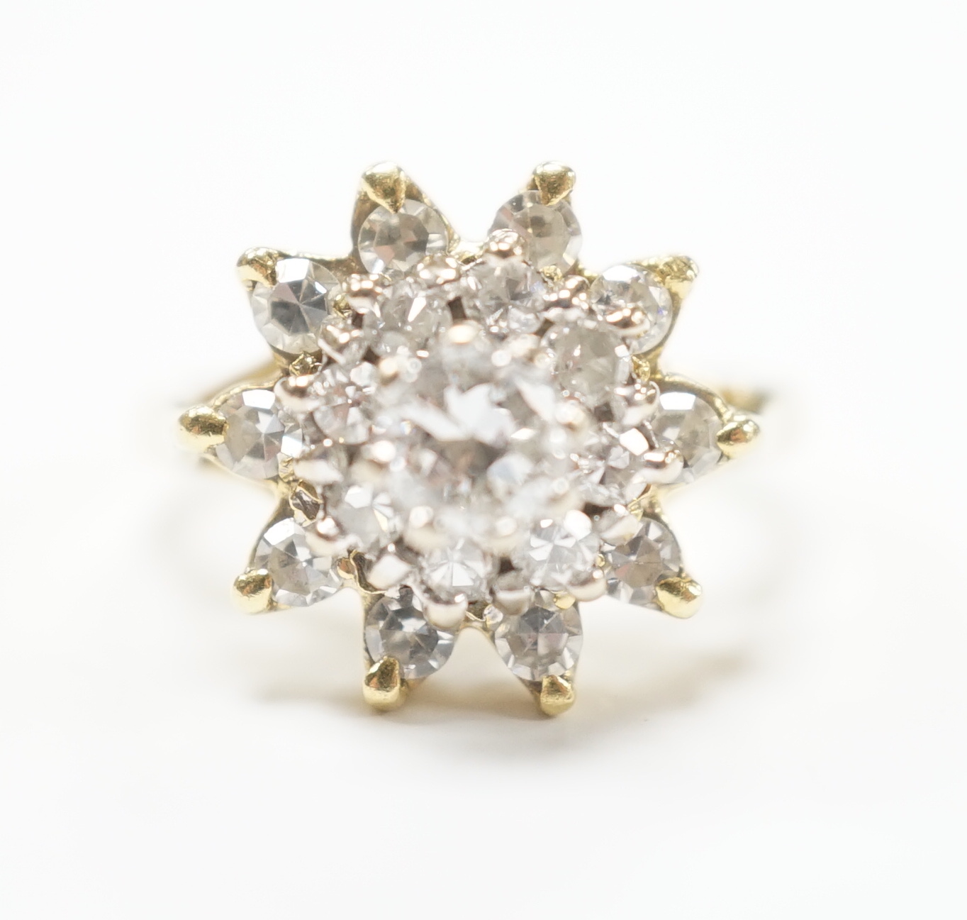 An 18ct and diamond cluster set dress ring, size I, gross weight 5.8 grams